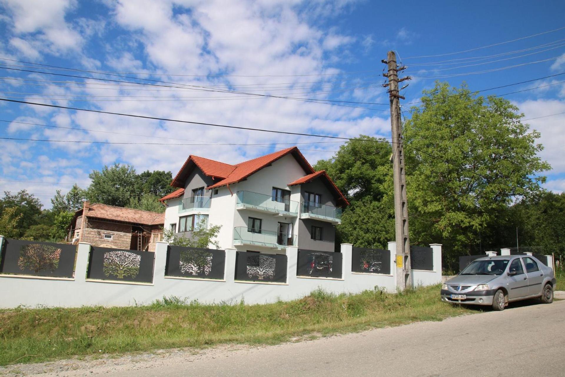 Pensiunea Albero Curtea de Argeş Екстериор снимка
